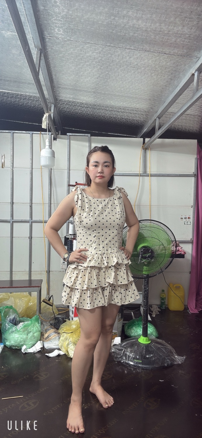 Đầm chấm bi bồng tầng
